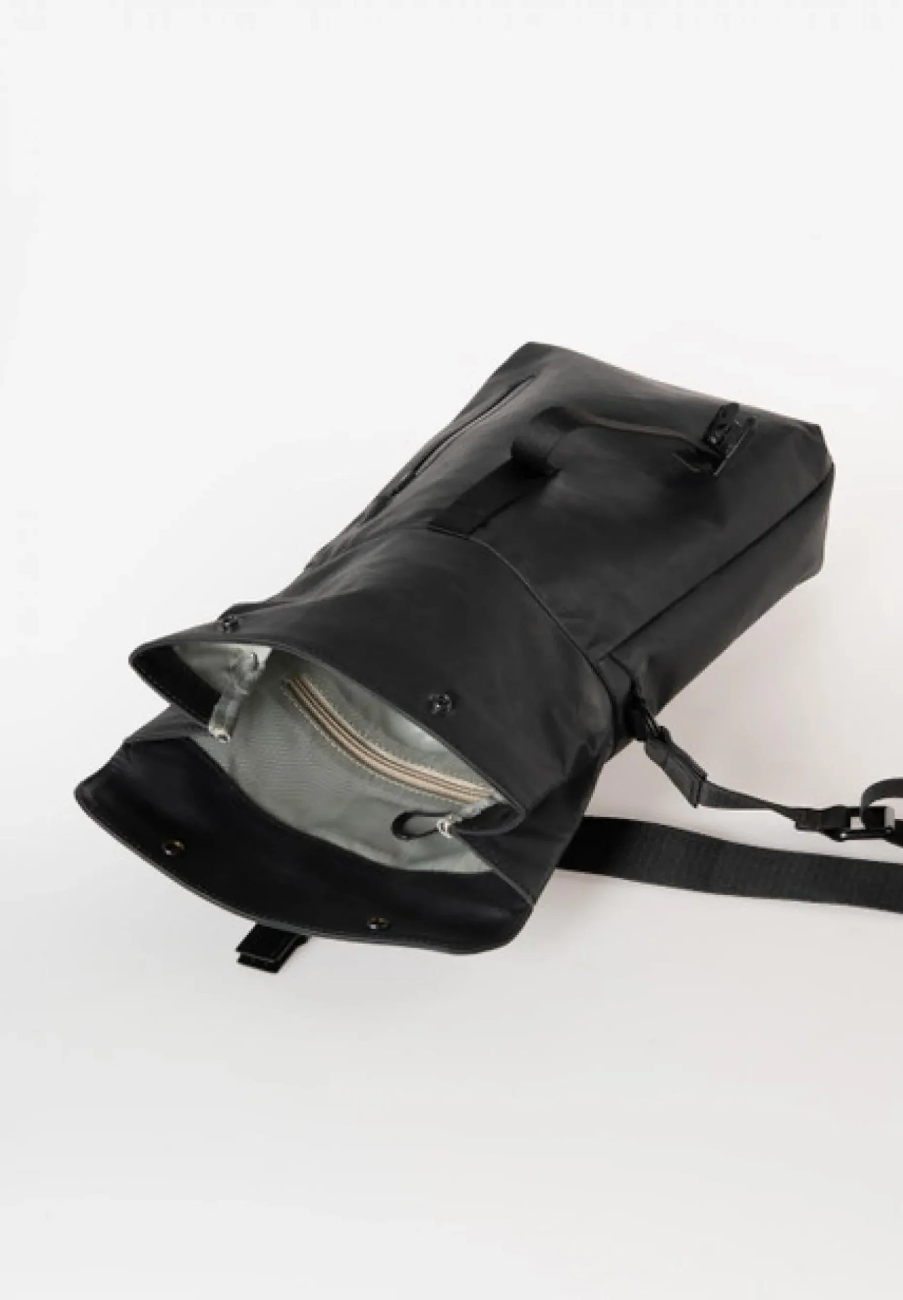 Aunts & Uncles Kuji RE Rolltop Umhängetasche black