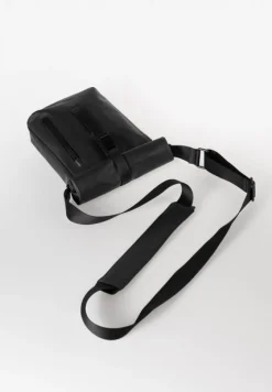 Aunts & Uncles Kuji RE Rolltop Umhängetasche black
