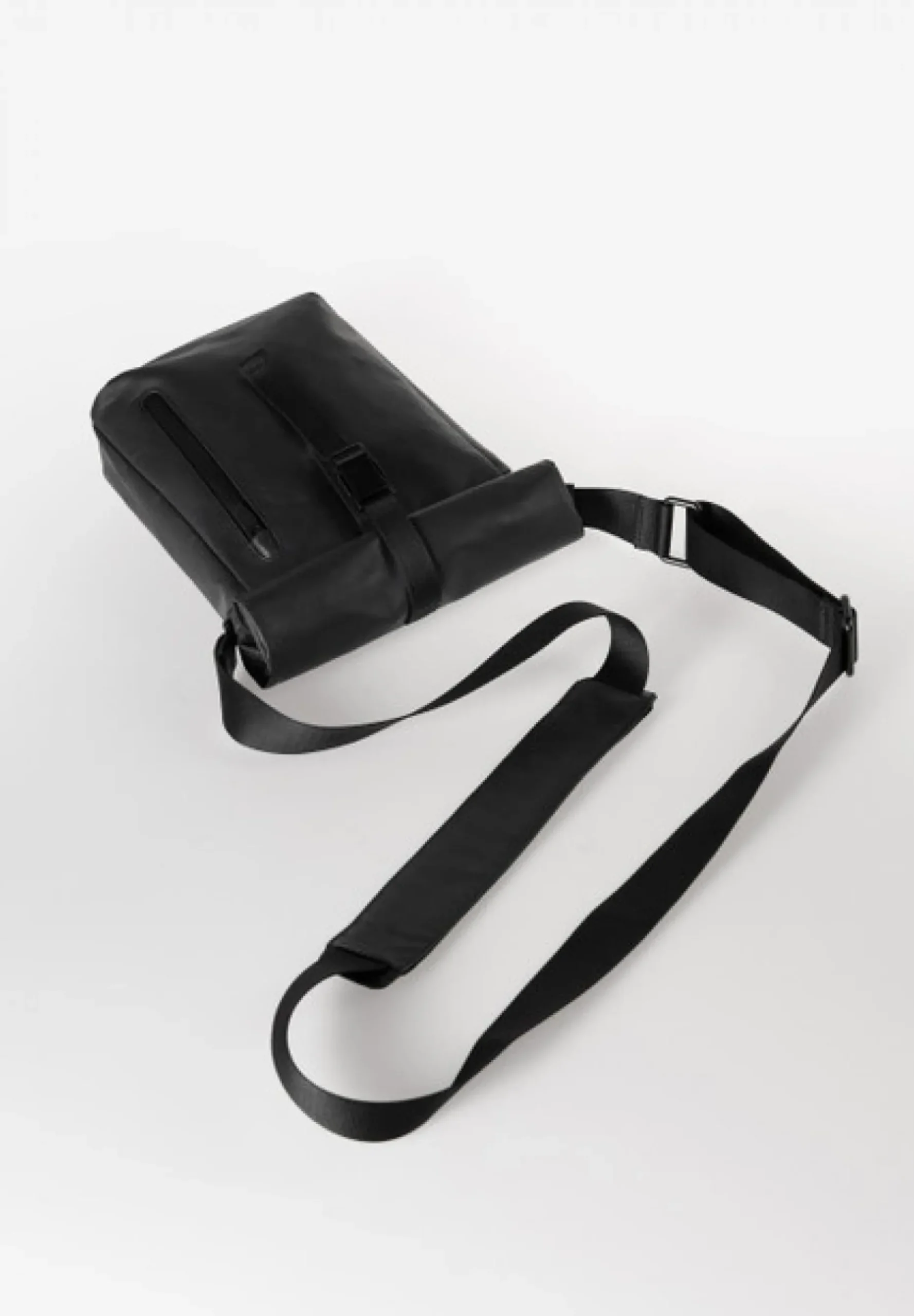 Aunts & Uncles Kuji RE Rolltop Umhängetasche black