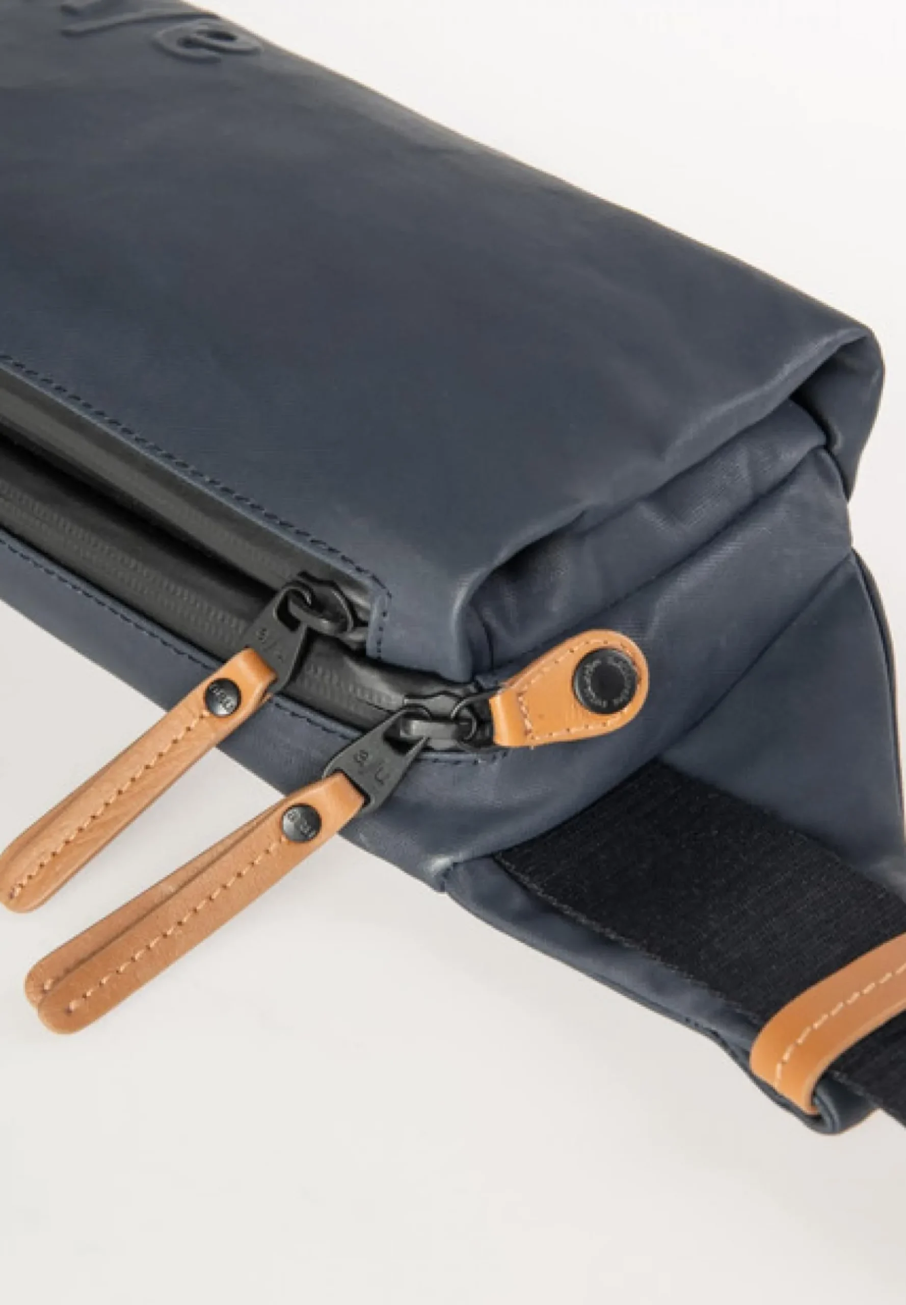 Aunts & Uncles Tsu Gürteltasche night blue