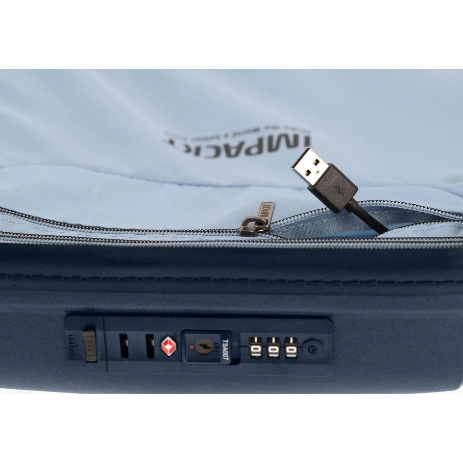 Impackt IP1 USB Port Glacier Blue 4-Doppelrollen Trolley S 55 cm