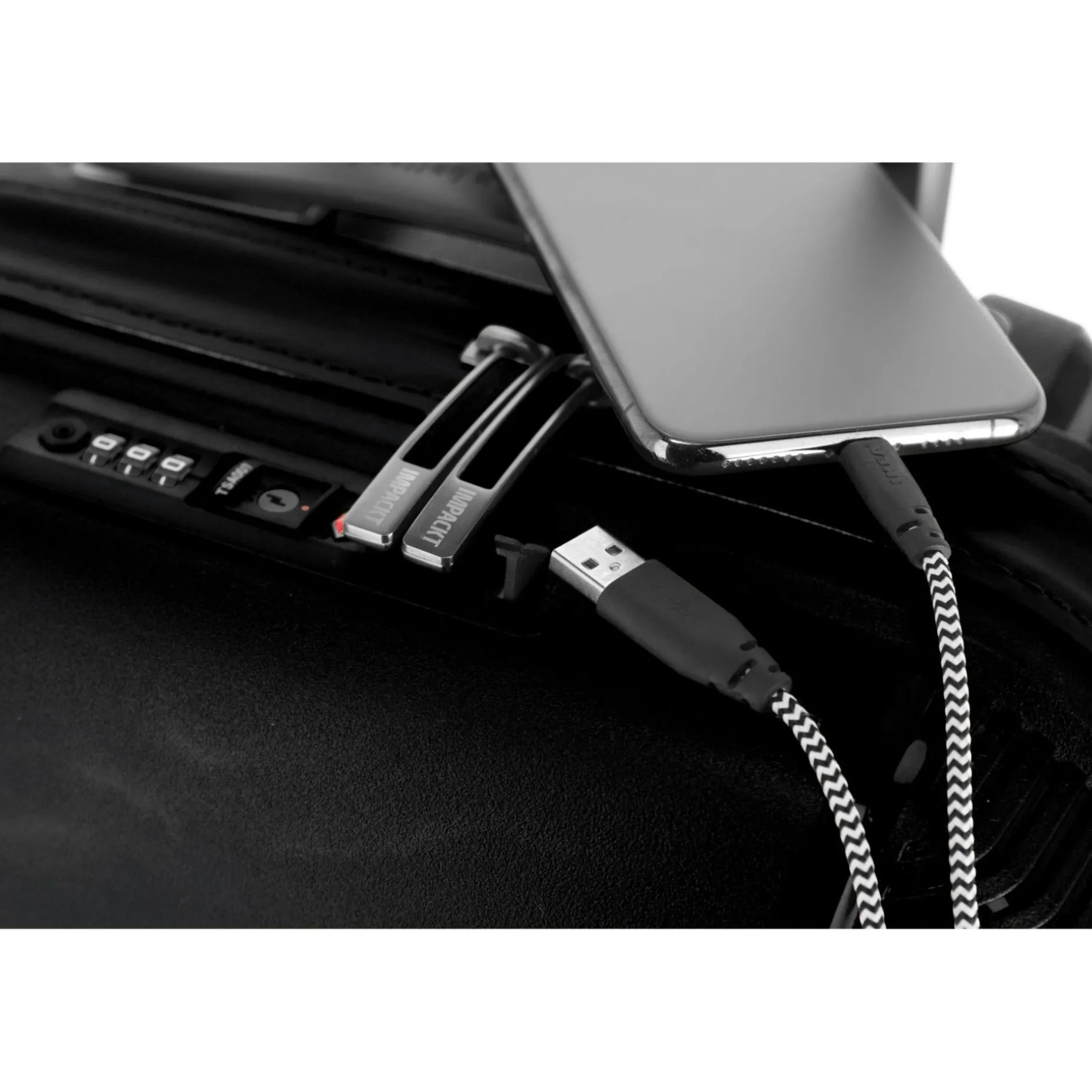 Impackt IP1 USB Port Lava Black 4-Doppelrollen Trolley S 55 cm