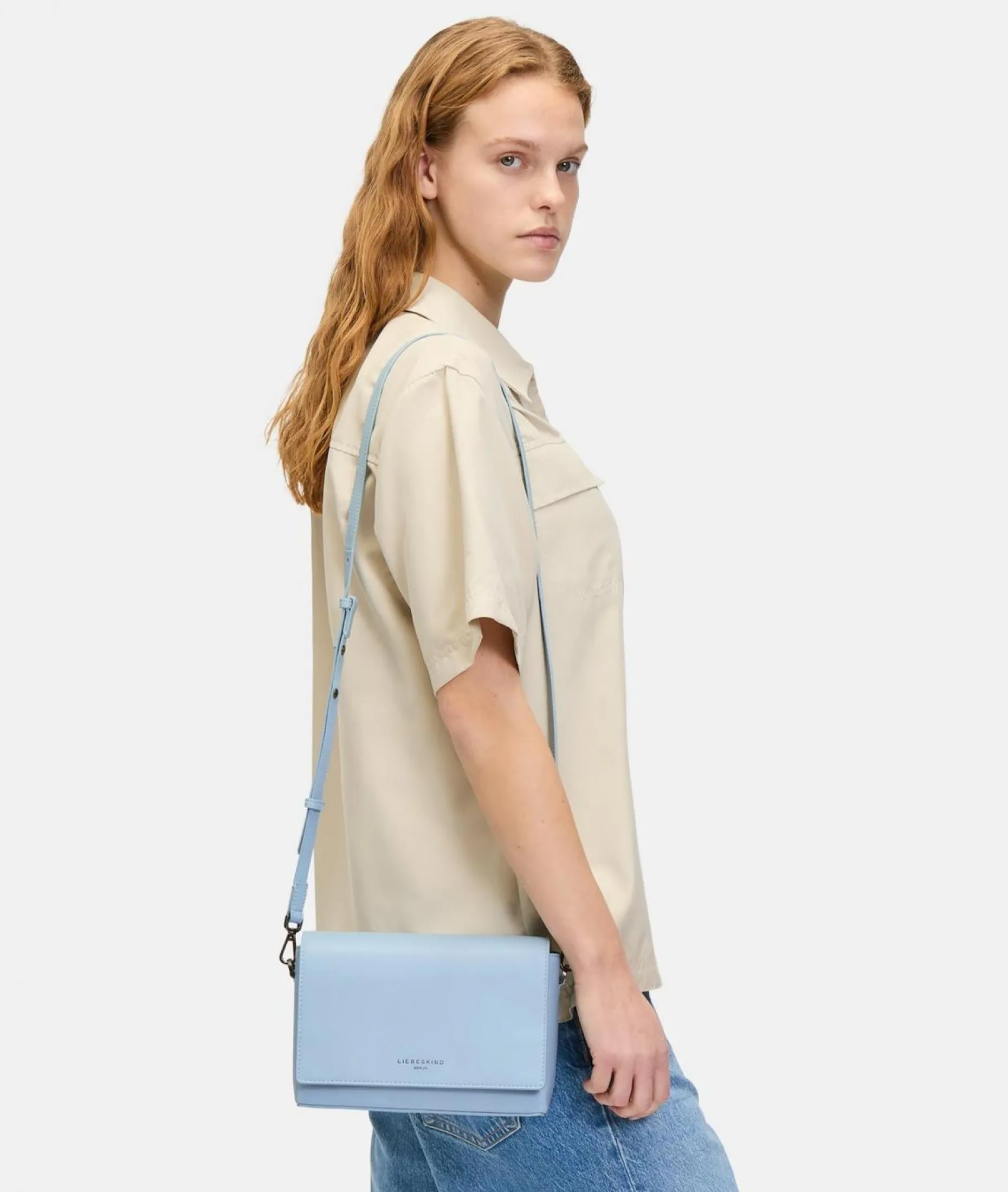Liebeskind Berlin Crossbody Hilla M Hellblau Schafsleder