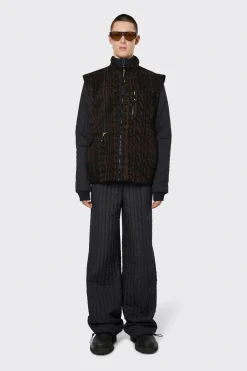 Rains Weste Heavy Fleece Vest Wood-Black Monogram