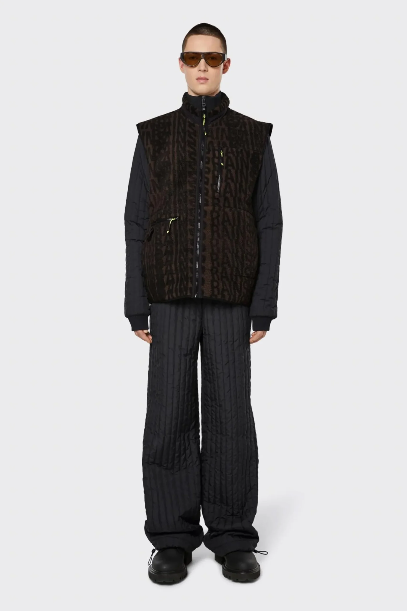 Rains Weste Heavy Fleece Vest Wood-Black Monogram
