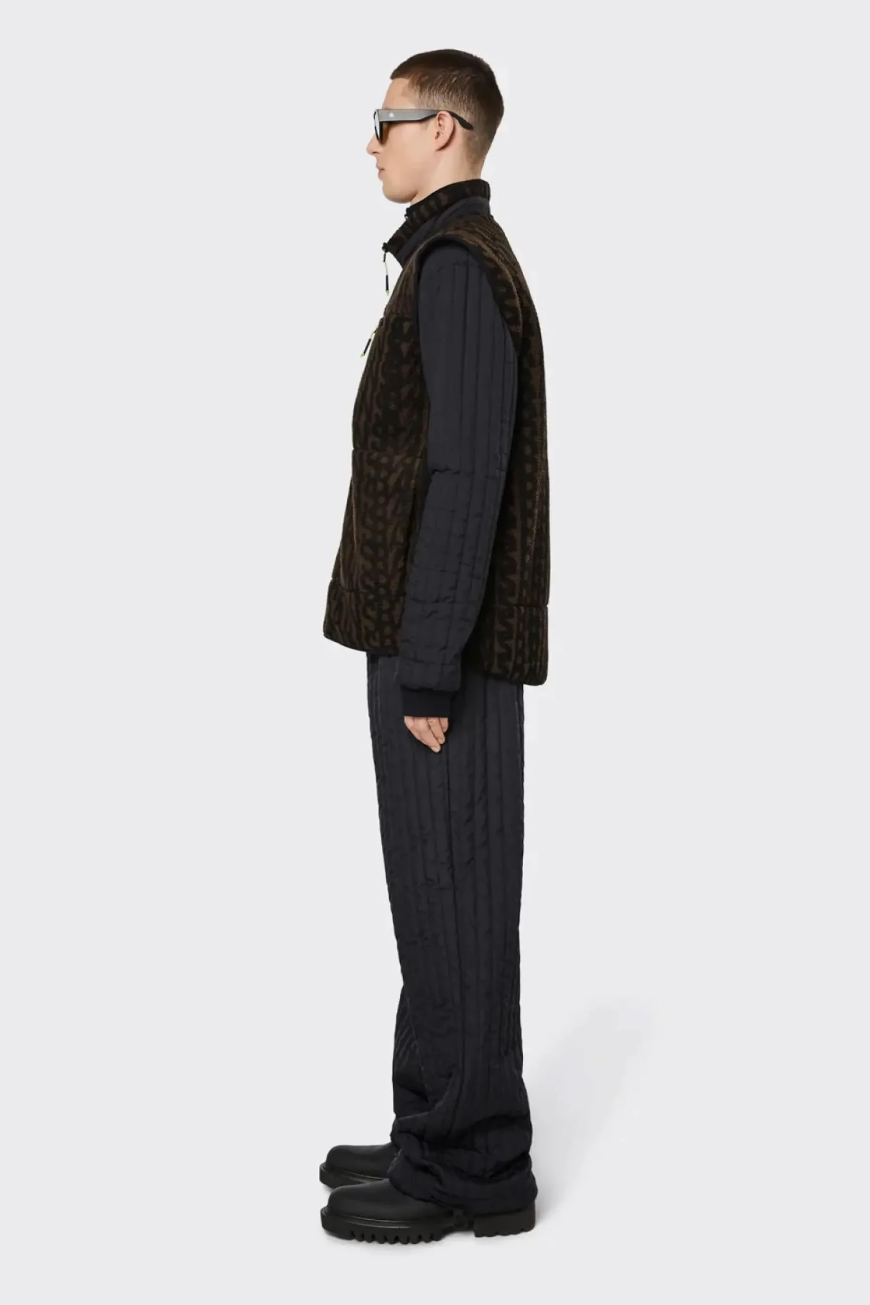 Rains Weste Heavy Fleece Vest Wood-Black Monogram